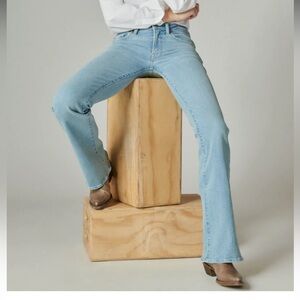 Lucky Brand Mid Rise Sweet Flare Jeans Excellent Condition! 32 x 32 Size 14